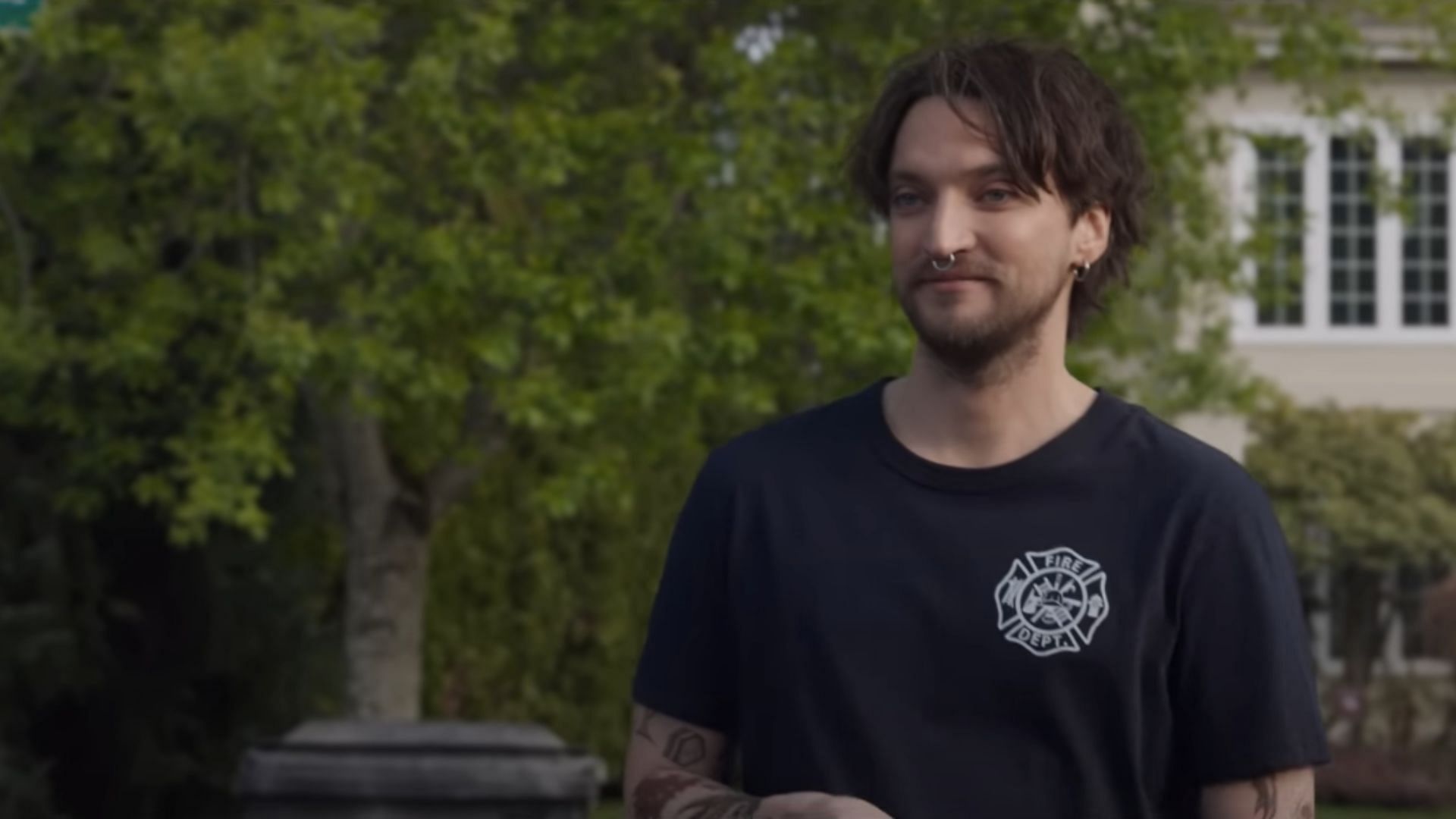 Richard Harmon plays Erik (Image via YouTube/Netflix)